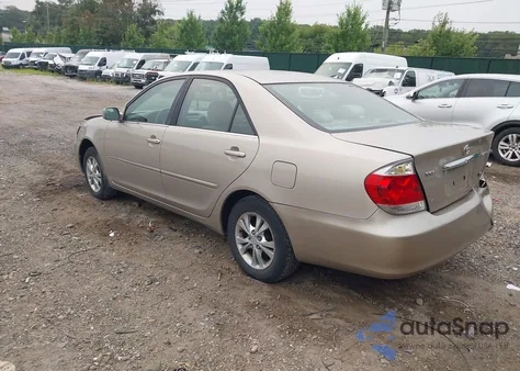 2005 Toyota Camry Le V6 z USA, uszkodzony, nr VIN 4T1BF30K45U612515